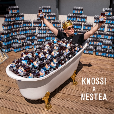 Kooperation: Knossi badet in Nestea -